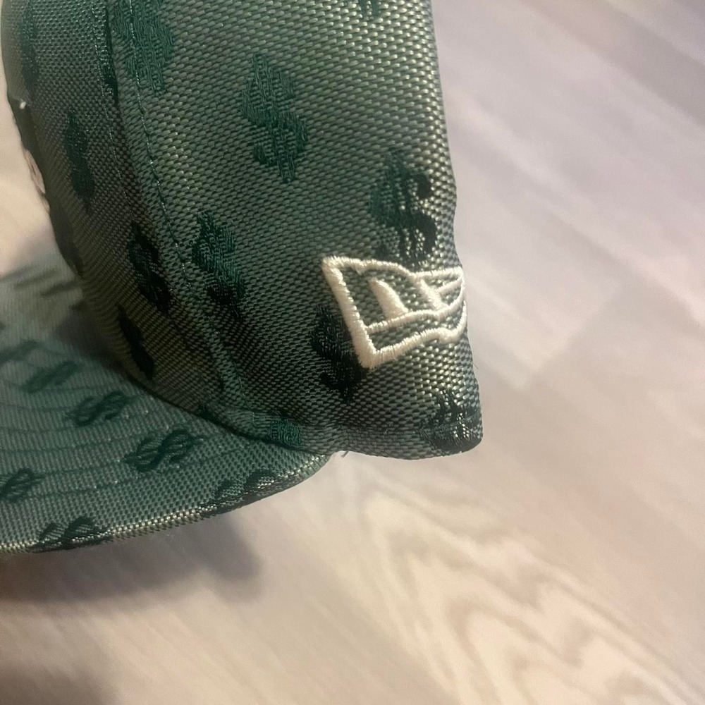 Supreme Monogram Box Logo New Era cap from SS18 features an all-over dollar sign - Picture 2 of 5
